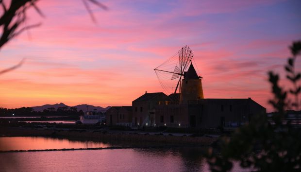 Aufgespritete Weine aus Marsala: Windmühlen in der Saline