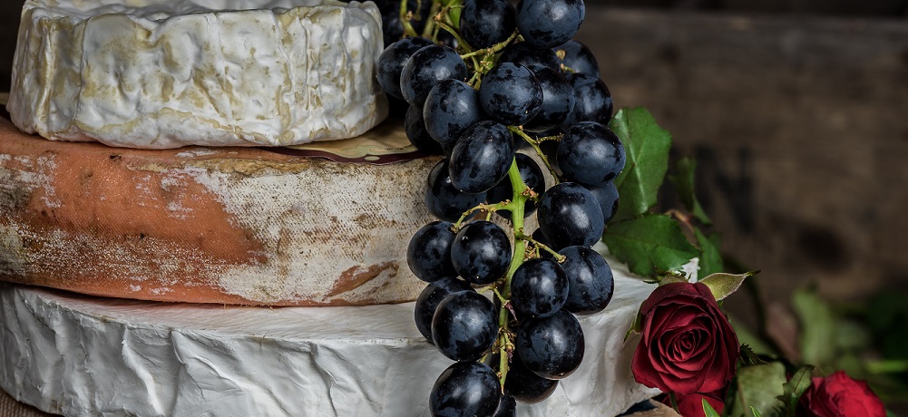 Die Vielseitigkeit der Kombinationen von Wein und Käse kennt kaum Grenzen.