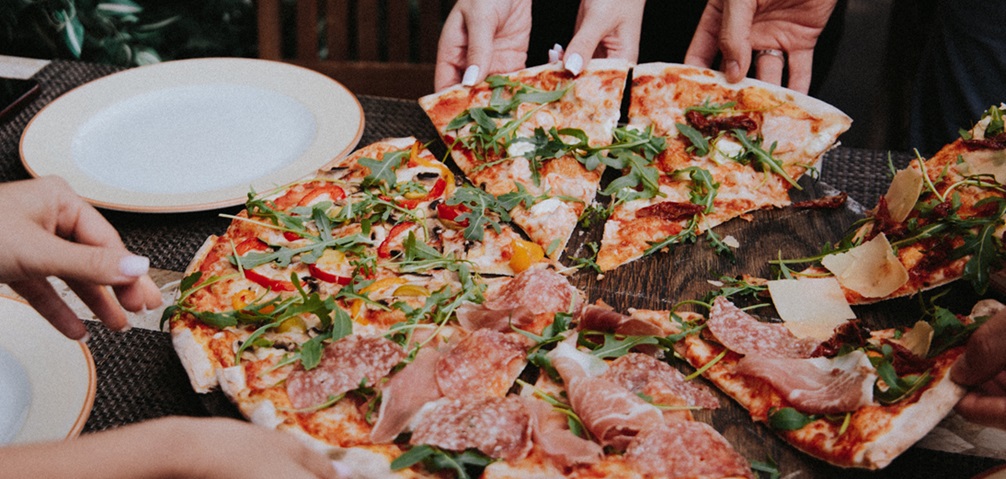 Pizza ist so vielseitig wie lecker. Für jeden Geschmack gibt es eine Pizza und für jeden Pizzabelag den passenden Wein.