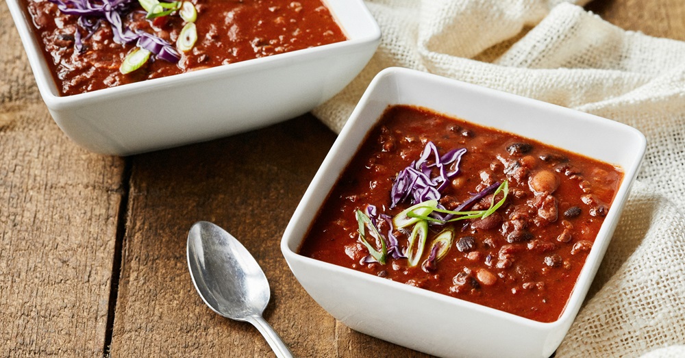 Wein zur Herbstküche: Herzhaftes Chili con Carne: verträgt sich mit würzigen Rotweinen. 