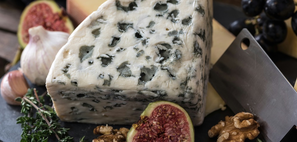 Ein absoluter Gegensatz und dennoch DER Klassiker zu Portwein: würzig-scharfer Blauschimmelkäse