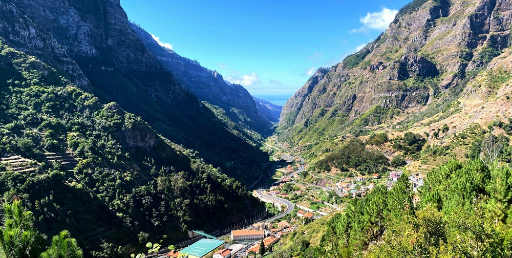 Weinbau auf Madeira: schwindelnerregend steil und mühsam.