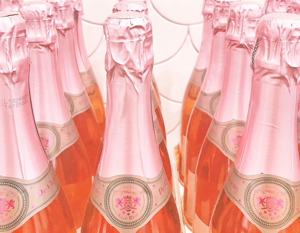 Rosé-Schaumwein ist äußerst vielseitig und passt zu vielen Gelegenheiten. 