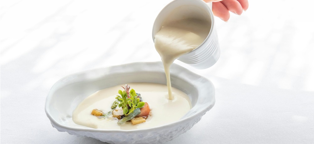 Wein zu Sommersuppen: Zur cremig-kühlen Vichyssoise macht sich Chenin Blanc von der Loire besonders gut.